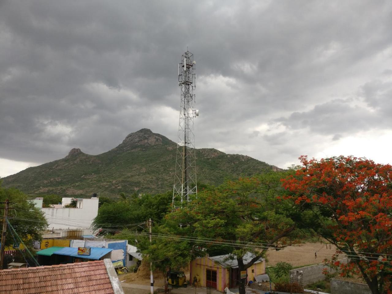 Selvalakshmi Restaurant And Lodge Tiruvannāmalai Extérieur photo