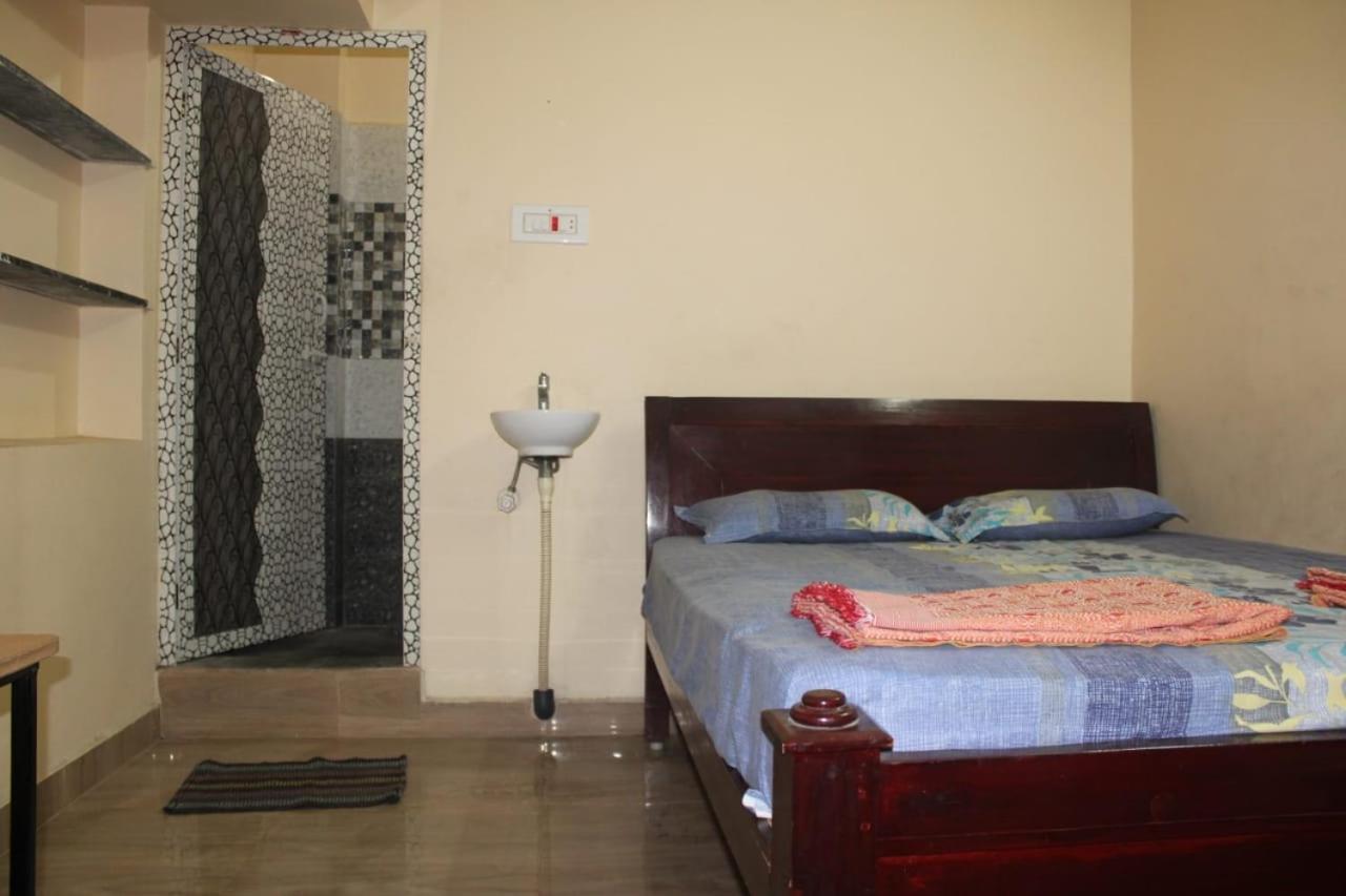 Selvalakshmi Restaurant And Lodge Tiruvannāmalai Extérieur photo
